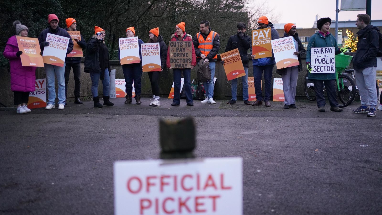 NHS strike action: Junior doctors in England begin five-day walkout threatening further patient disruption | UK News | Sky News