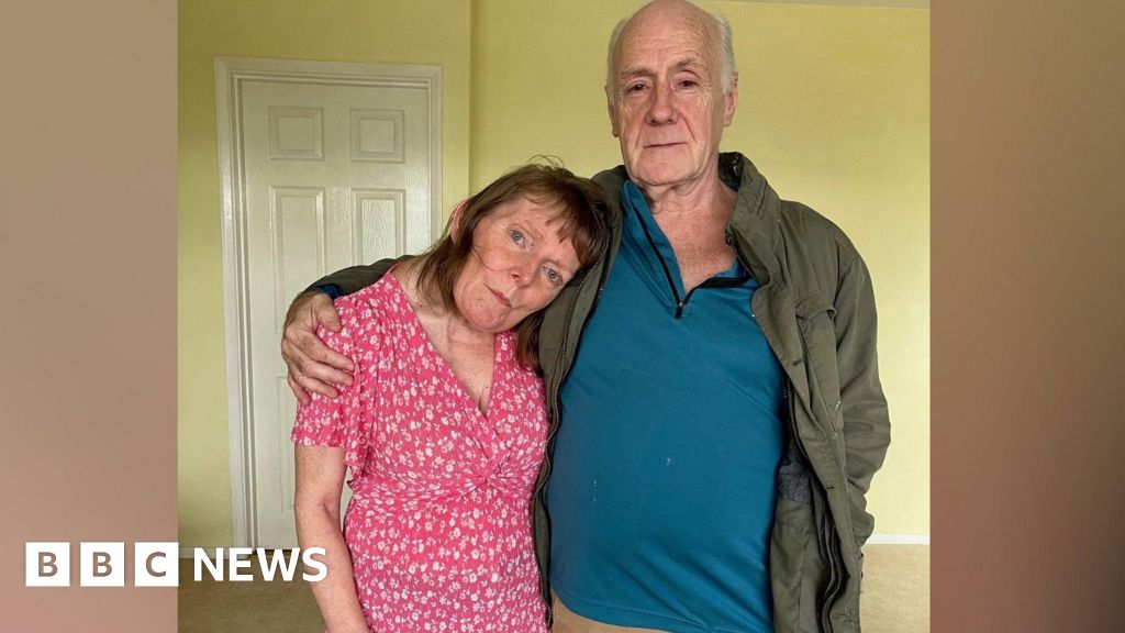 'People thought I was drunk but it was Parkinson's' - BBC News